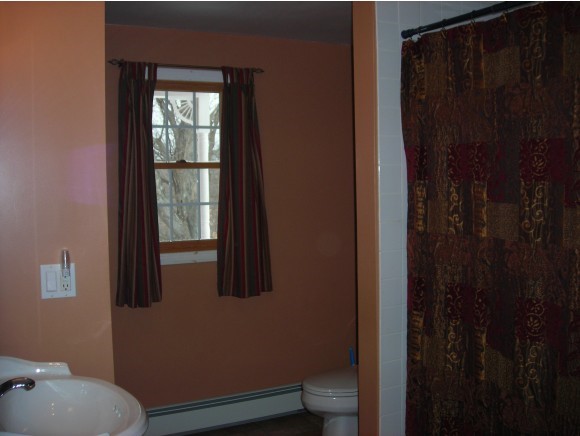 26 Floyd Road Derry, NH 03038 - Photo 24 of 36