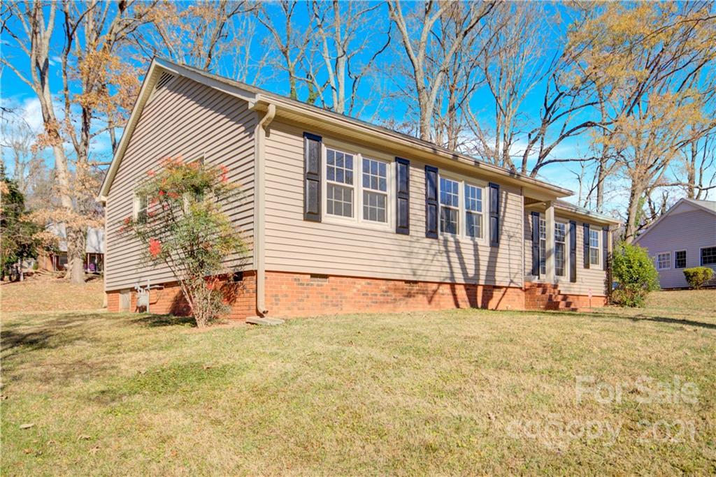 7243 Fox Hunt Road Charlotte, NC 28212 - Photo 4 of 34 a view of a house with a yard