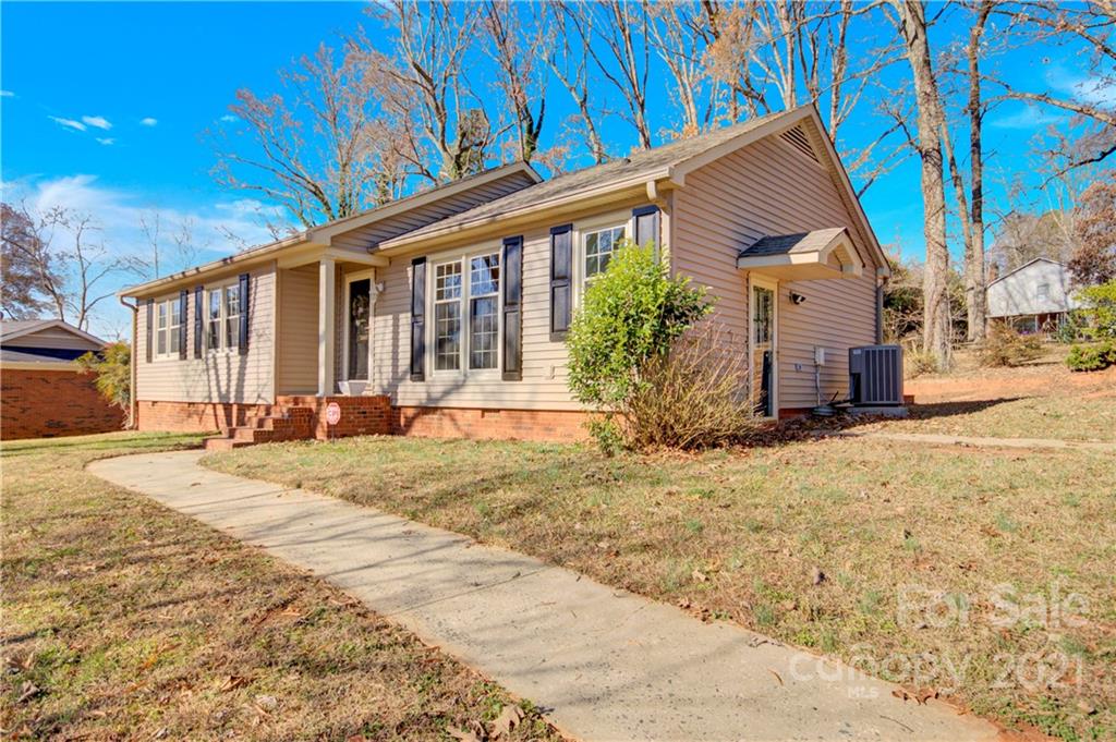 7243 Fox Hunt Road Charlotte, NC 28212 - Photo 5 of 34 a front view of a house with a yard