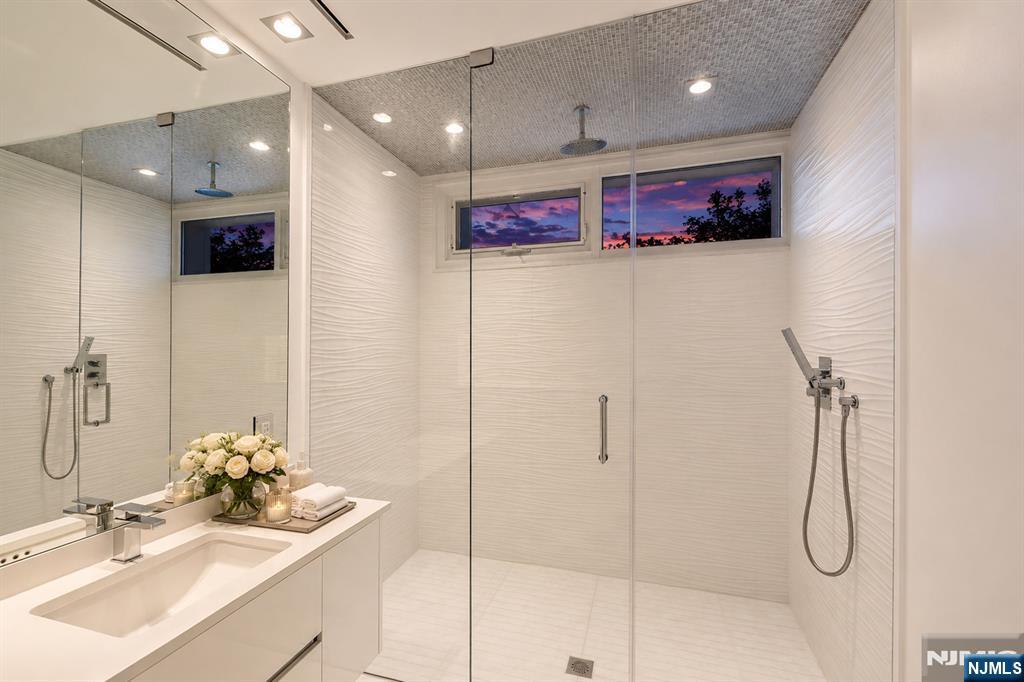31 A Casta Lane Edgewater, NJ 07020 - Photo 36 of 50