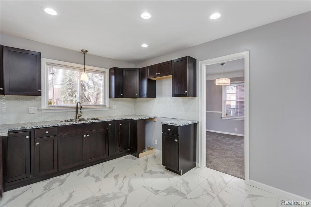 19133 Santa Rosa Drive Detroit, MI 48221 - Photo 6 of 16 Kitchen