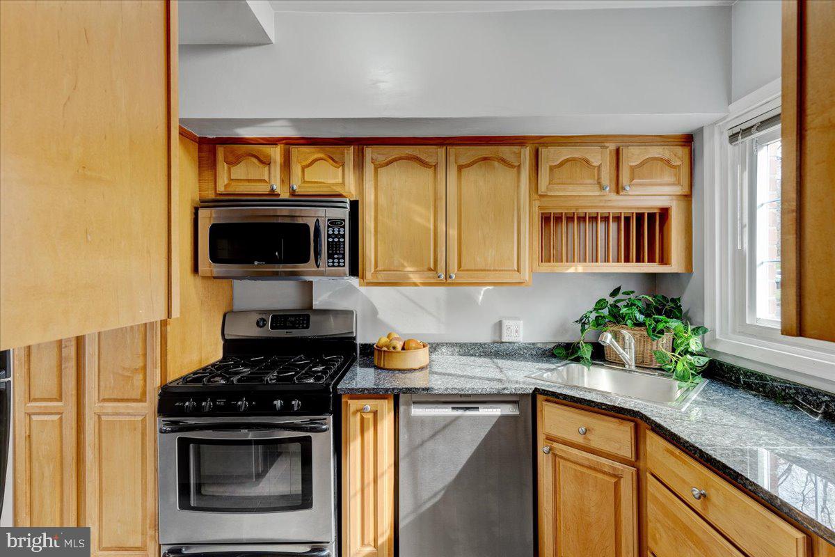 3350 Gunston Road Alexandria, VA 22302 - Photo 13 of 30 Plenty of cabinets in your beautiful kitchen