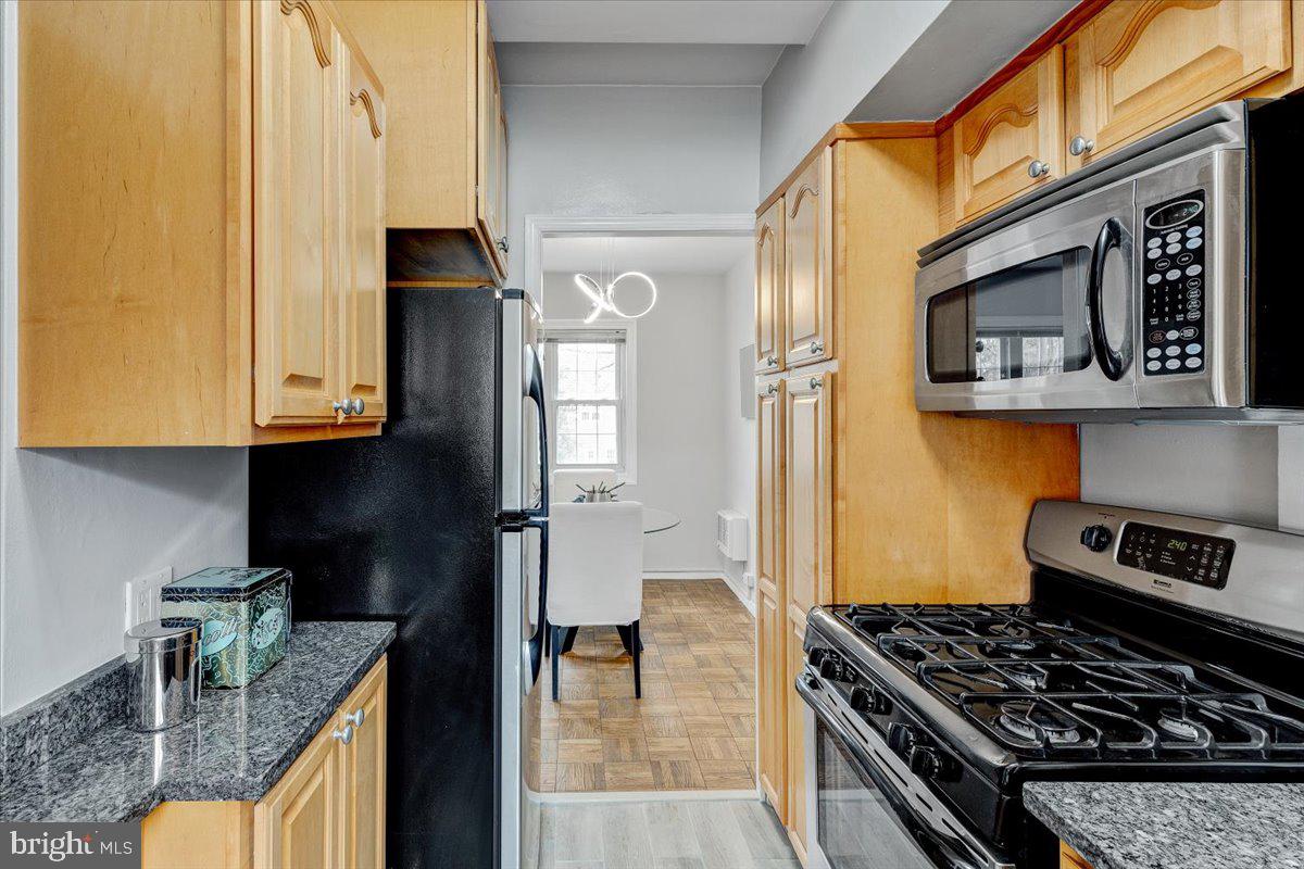 3350 Gunston Road Alexandria, VA 22302 - Photo 17 of 30 Beautiful remodeled kitchen