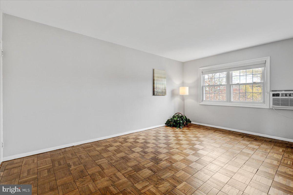 3350 Gunston Road Alexandria, VA 22302 - Photo 18 of 30 Large bedroom w/ refinished parquet floors