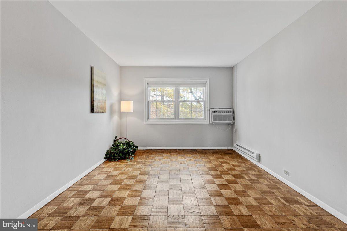 3350 Gunston Road Alexandria, VA 22302 - Photo 20 of 30 Large bedroom