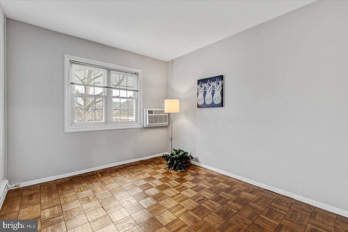 3350 Gunston Road Alexandria, VA 22302 - Photo 21 of 30 Smaller bedroom