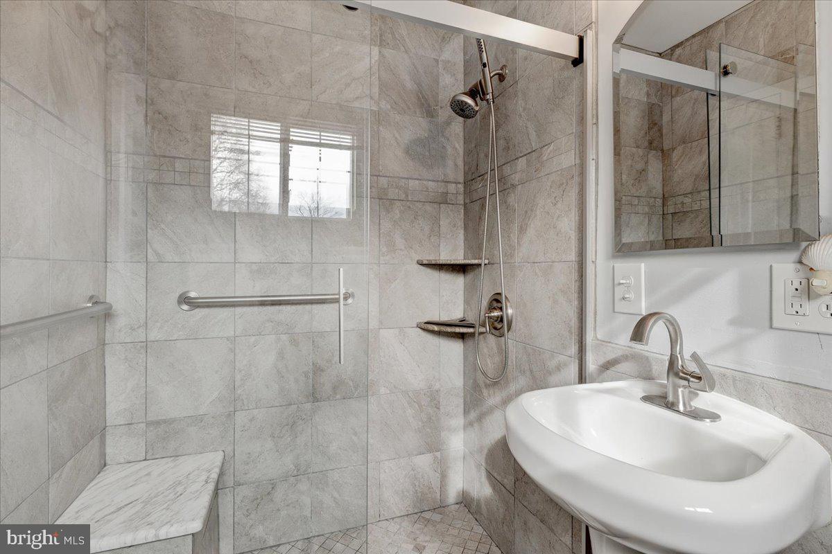 3350 Gunston Road Alexandria, VA 22302 - Photo 23 of 30 Beautifully remodeled bathroom