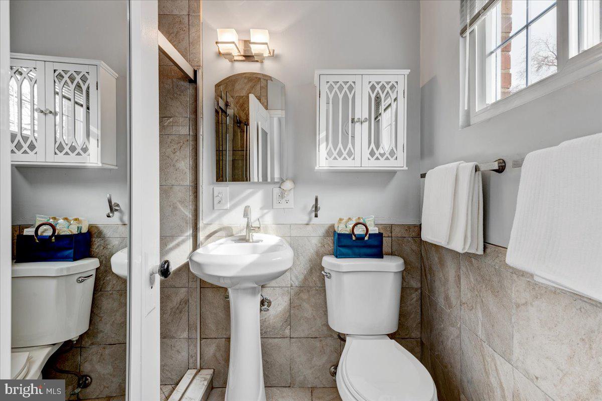 3350 Gunston Road Alexandria, VA 22302 - Photo 24 of 30 Beautifully remodeled bathroom
