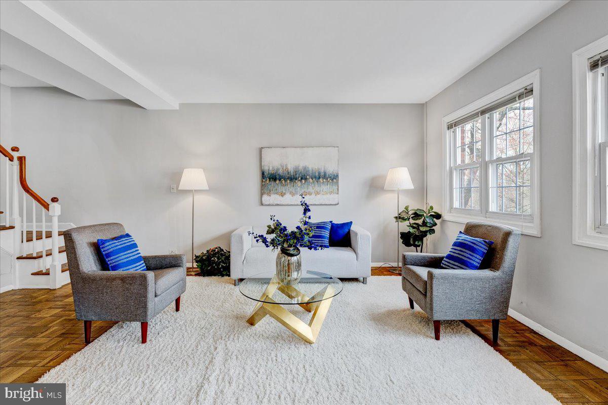 Spacious living room