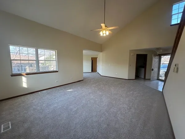 $2,995 | 21220 Silktree Circle, Unit 21220, Plainfield, IL 60544