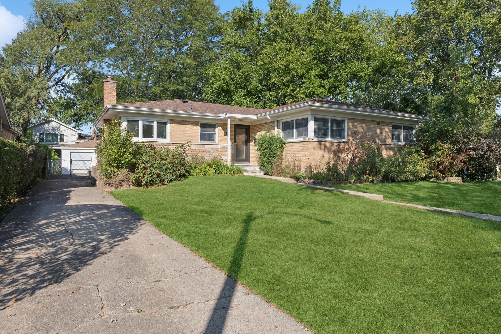 517 Romona Road Wilmette, IL 60091 - Photo 1 of 21 a front view of a house with a garden