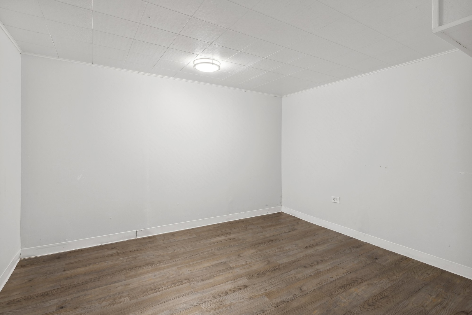517 Romona Road Wilmette, IL 60091 - Photo 11 of 21 a view of an empty room