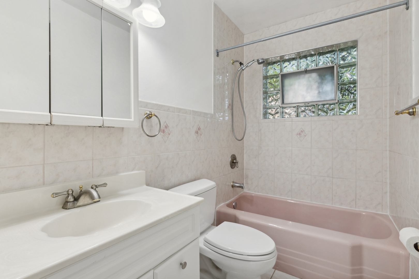 517 Romona Road Wilmette, IL 60091 - Photo 12 of 21 a bathroom with a sink toilet and shower
