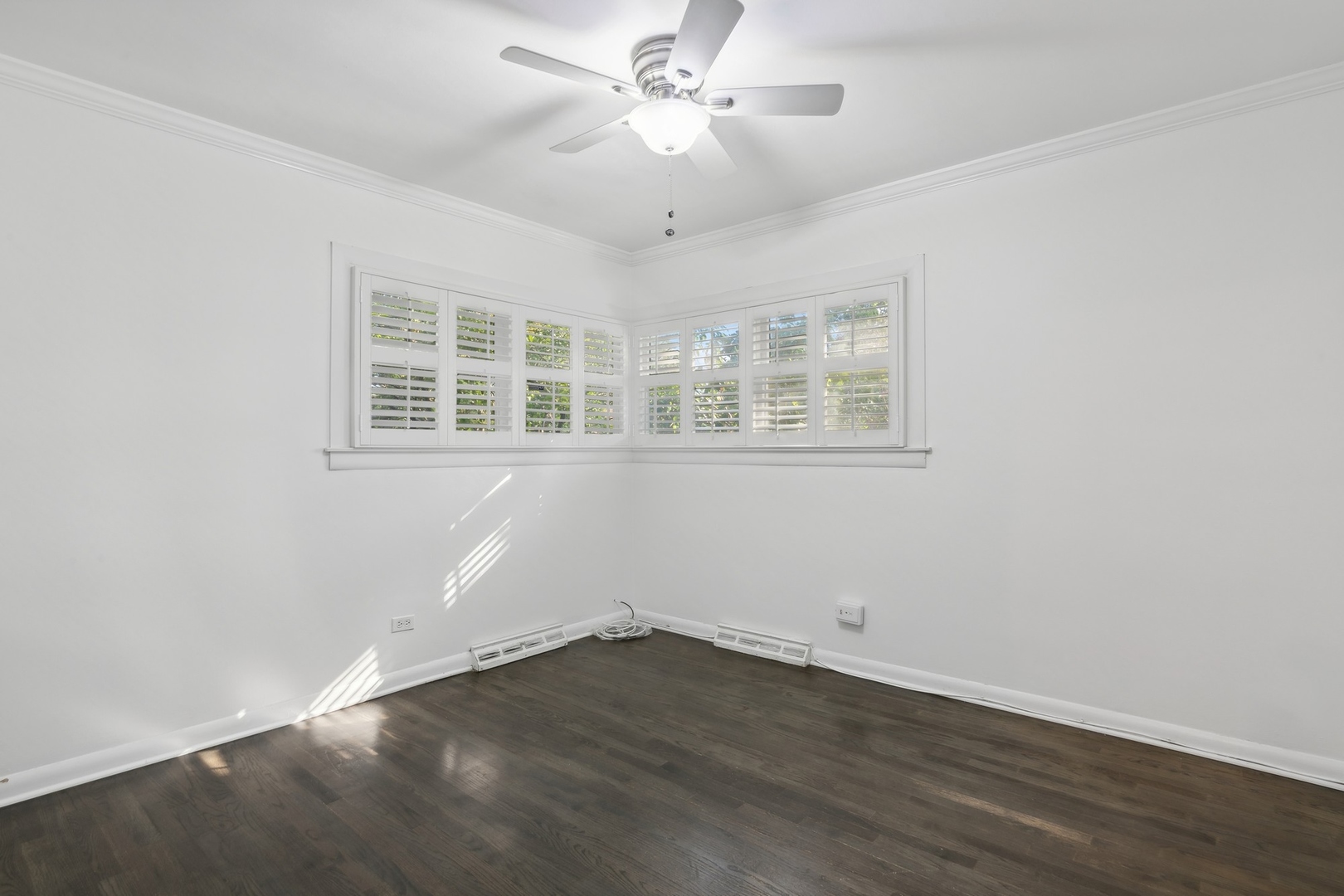 517 Romona Road Wilmette, IL 60091 - Photo 10 of 21 an empty room with wooden floor and windows