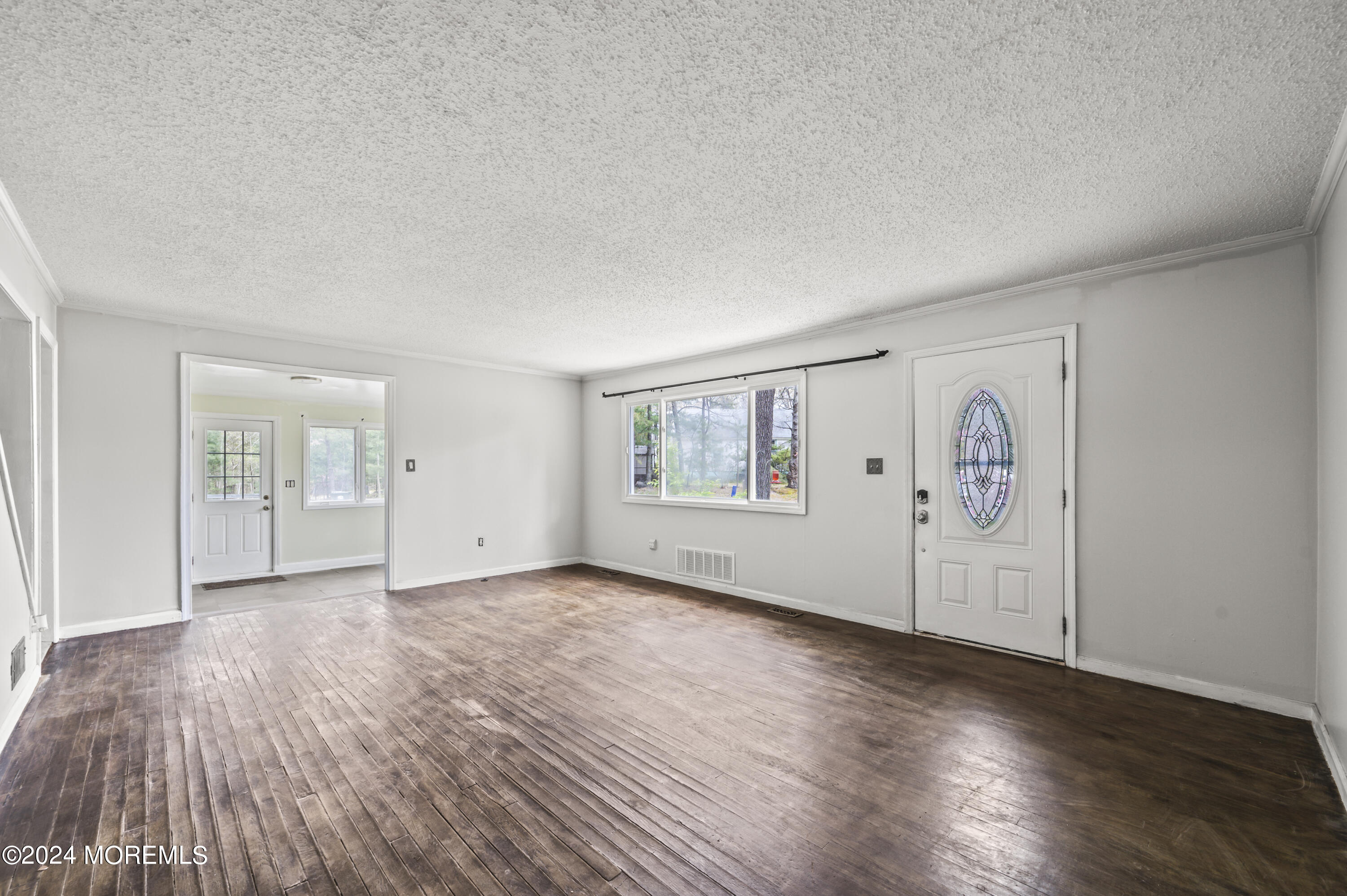 3 Lakeview Drive Howell, NJ 07731 - Photo 15 of 29 Living 1