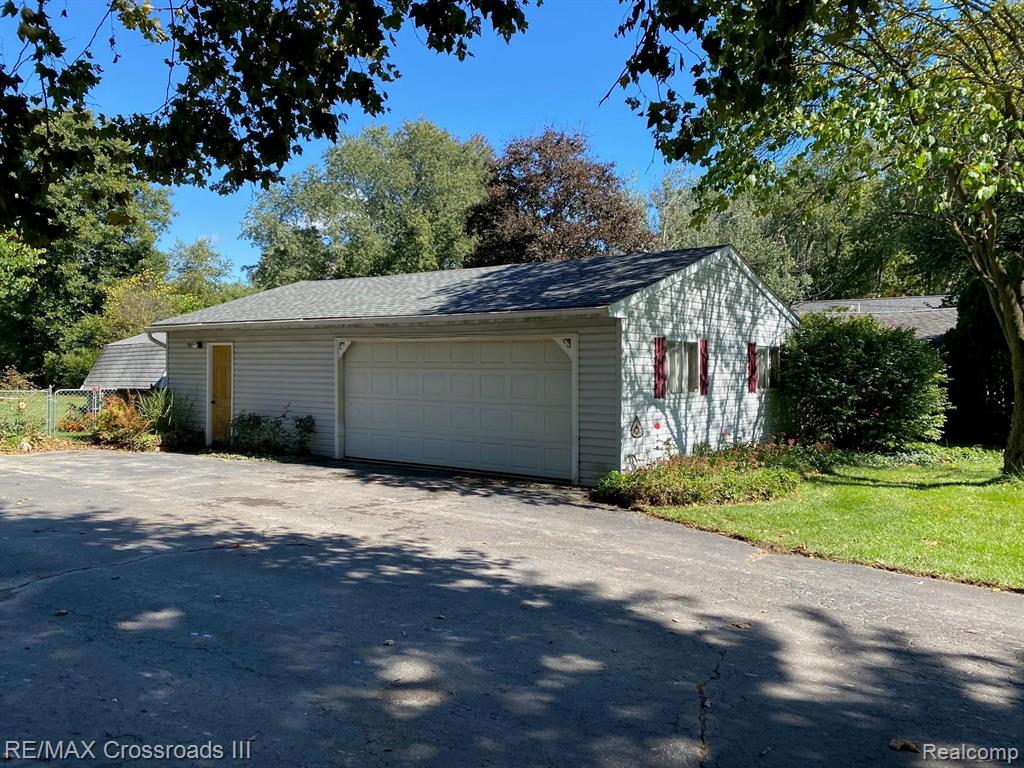 48370 Hull Road Belleville, MI 48111 - Photo 2 of 48