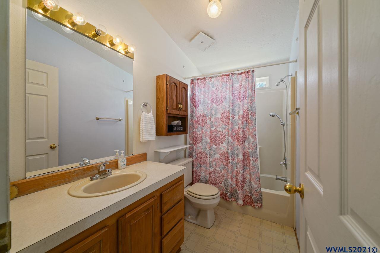 153 Hylo Road Southeast Salem, OR 97306 - Photo 28 of 41 a bathroom with a sink a toilet and shower