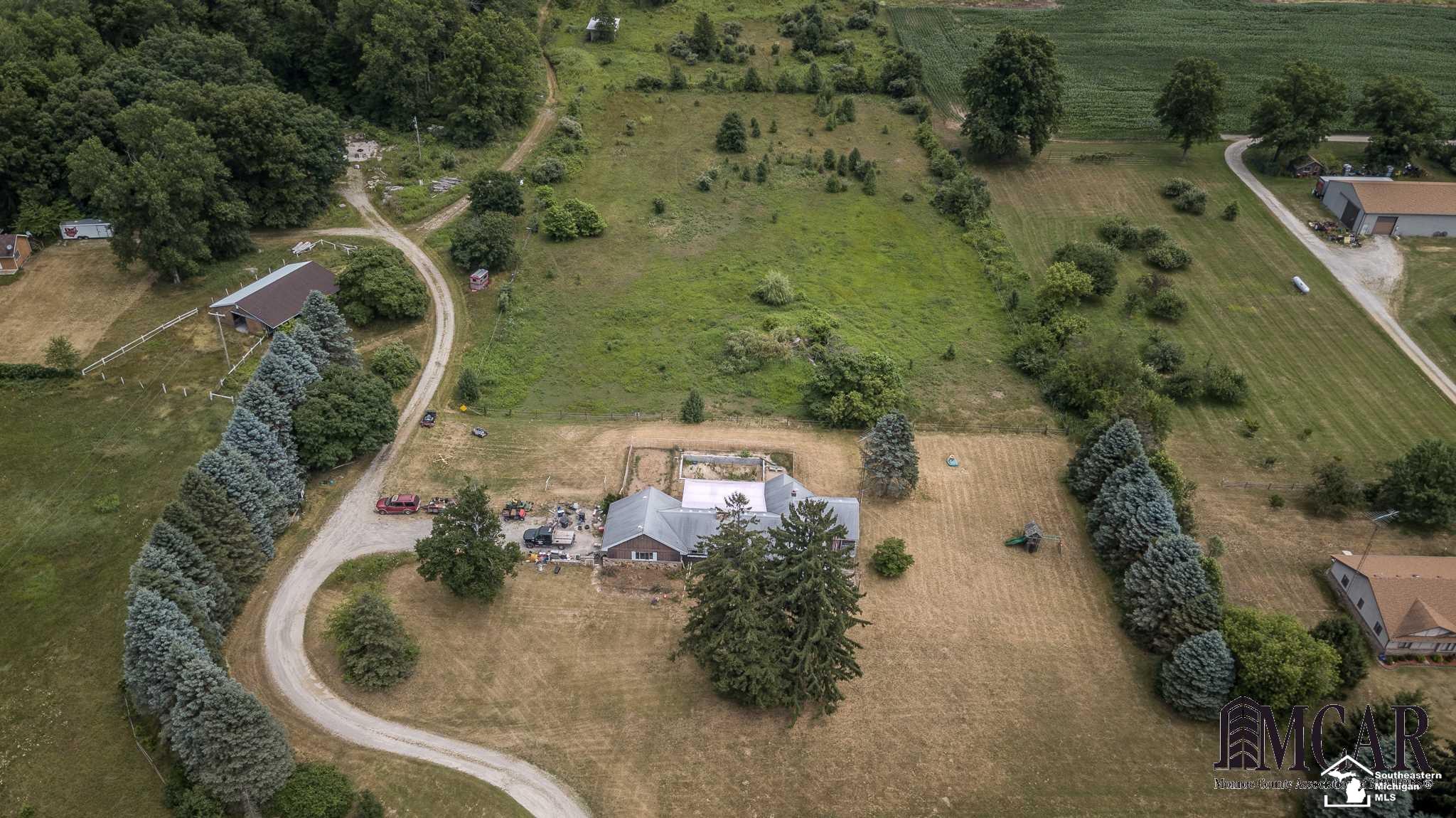 12468 Secor Road Ida, MI 48140 - Photo 5 of 35