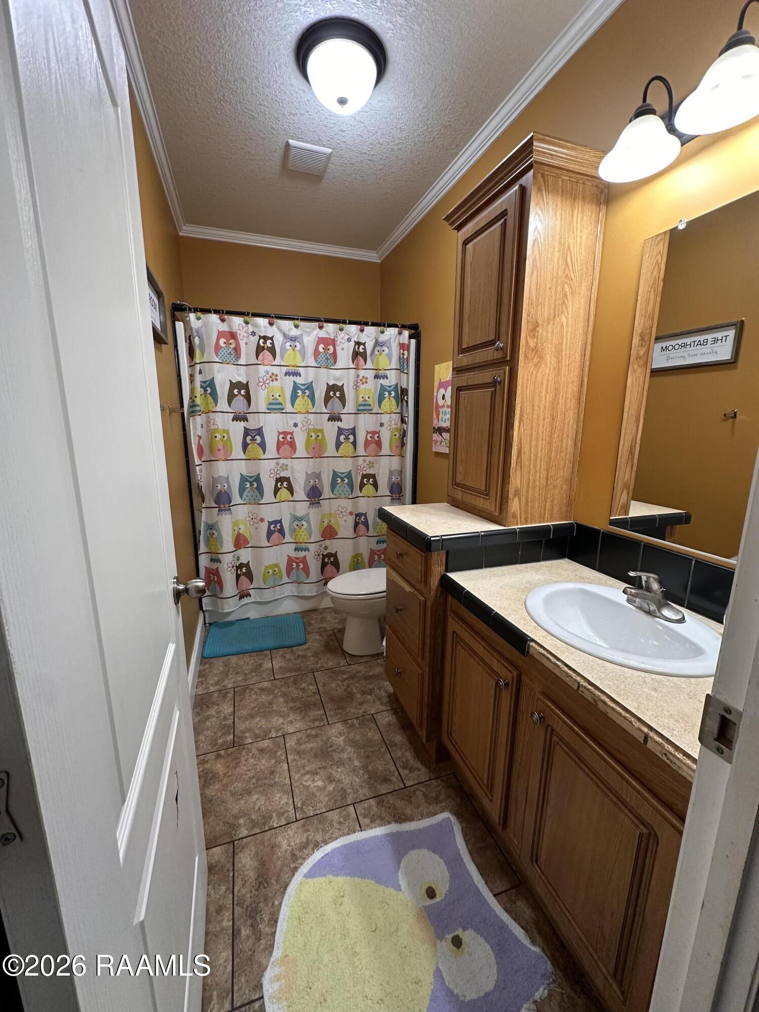 2400 Rees Street Breaux Bridge, LA 70517 - Photo 21 of 25 Bathroom 2
