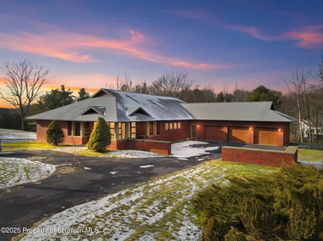 $671,900 | 1301 Violet Terrace, Clarks Summit, PA 18411