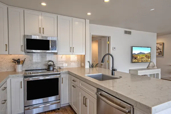 $2,495 | 5205 North 24th Street, Unit 205, Phoenix, AZ 85016