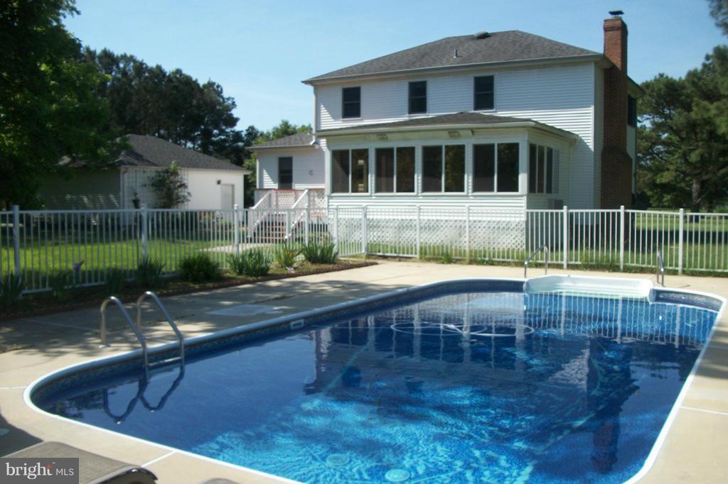 1007 Wagner Point Road Cambridge, MD 21613 - Photo 12 of 18 Cool off in the pool