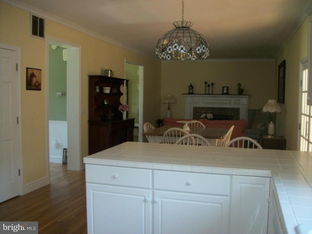 1007 Wagner Point Road Cambridge, MD 21613 - Photo 5 of 18 Family Room