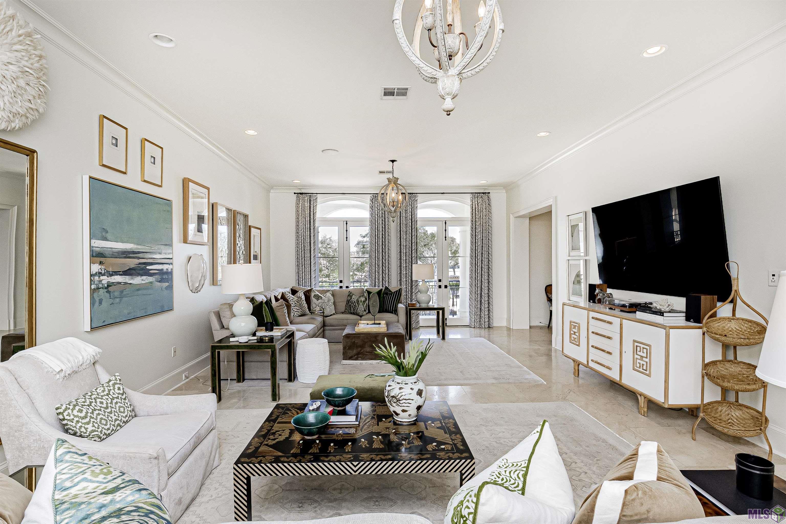 10 Country Club Place Baton Rouge, LA 70809 - Photo 14 of 36 Living Room