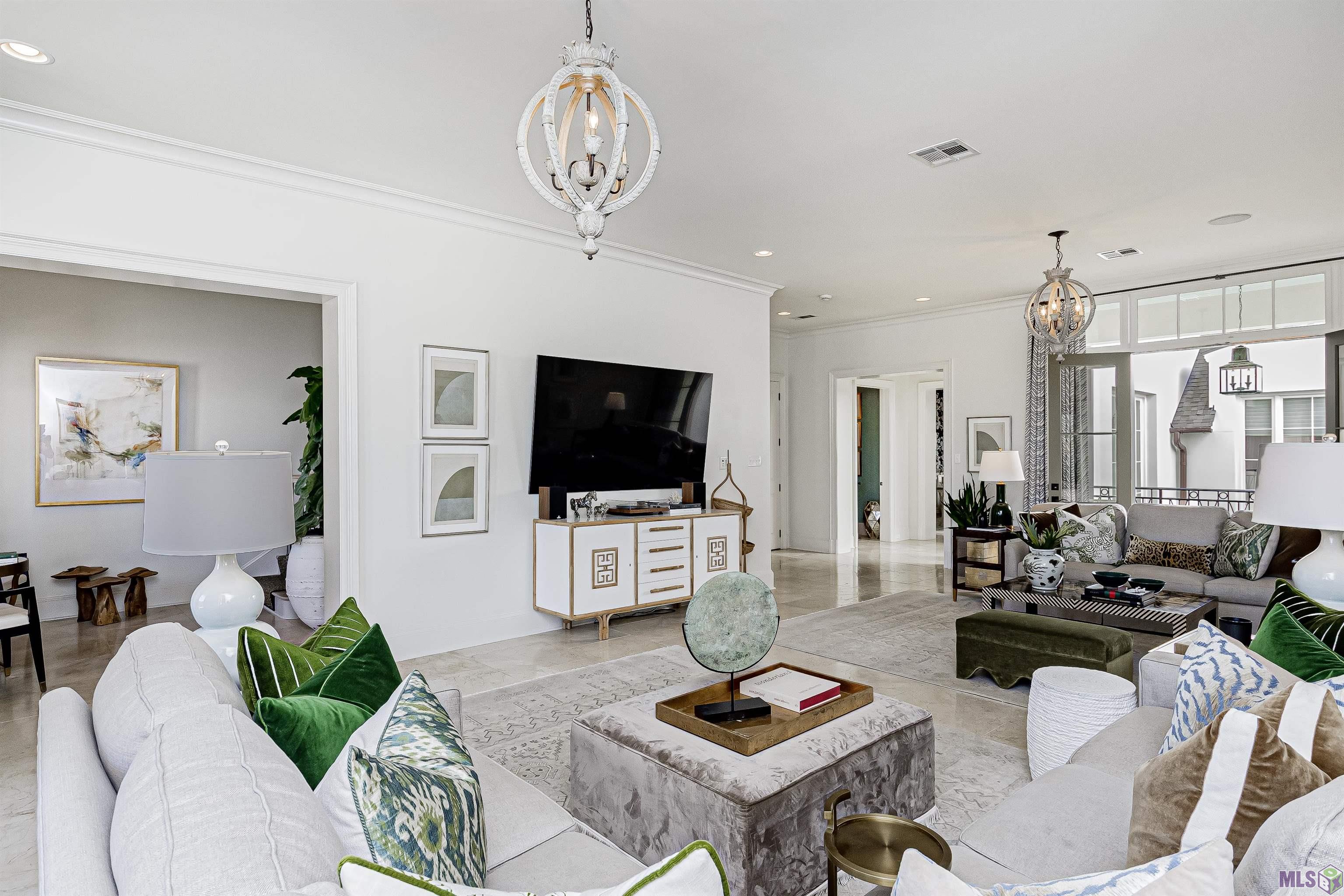 10 Country Club Place Baton Rouge, LA 70809 - Photo 16 of 36 Living Room