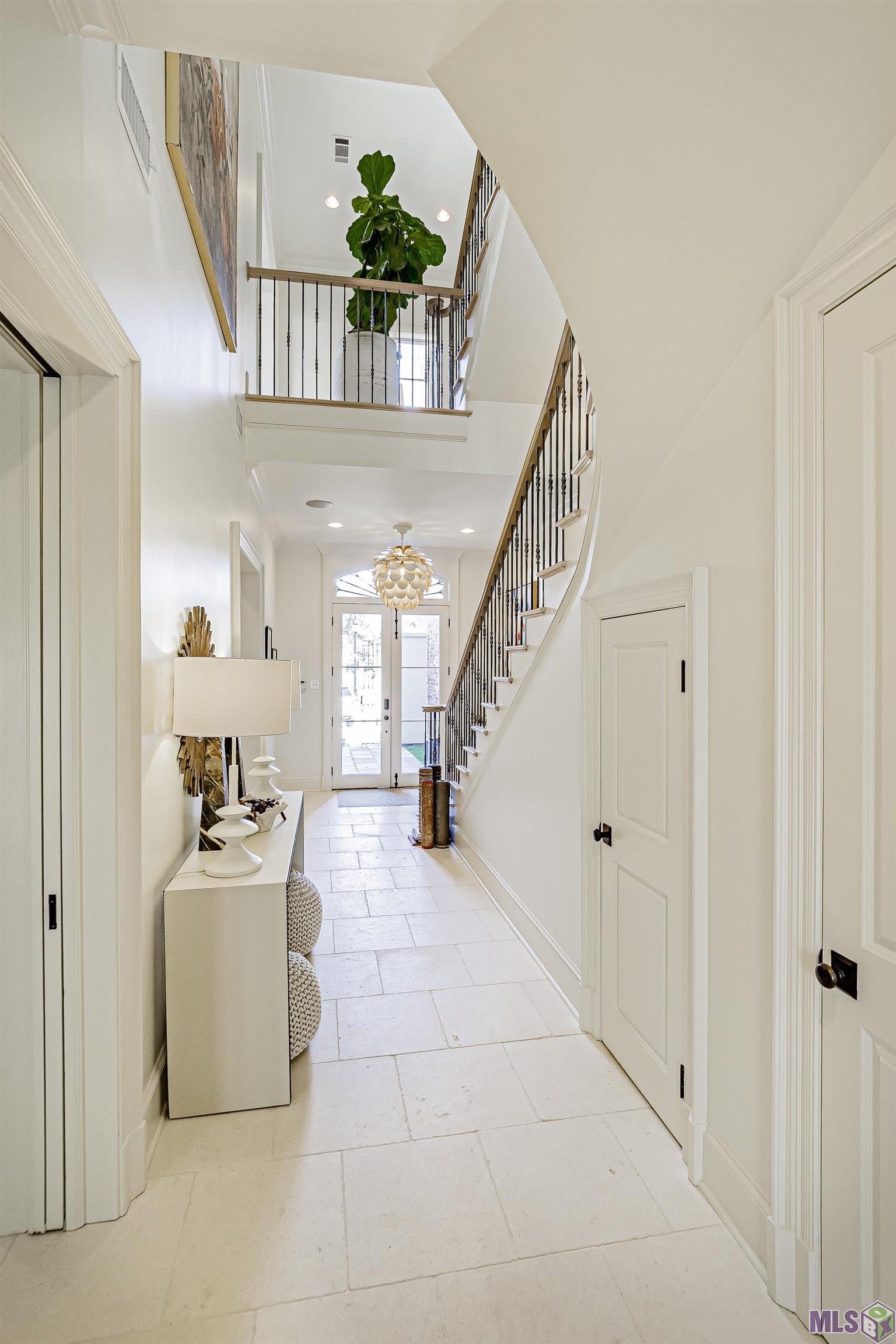 10 Country Club Place Baton Rouge, LA 70809 - Photo 31 of 35 Foyer