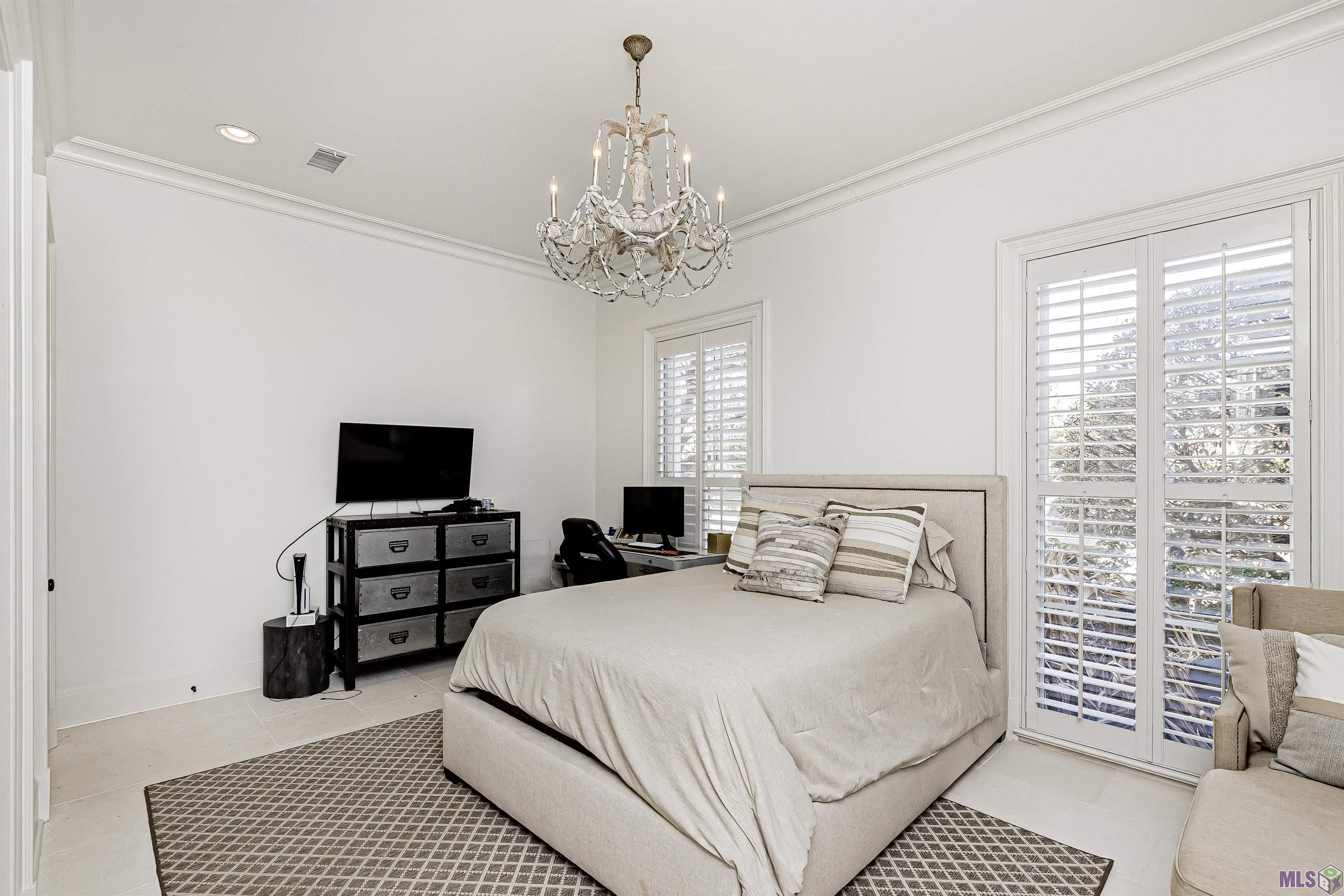 10 Country Club Place Baton Rouge, LA 70809 - Photo 32 of 36 First Floor Bedroom 2