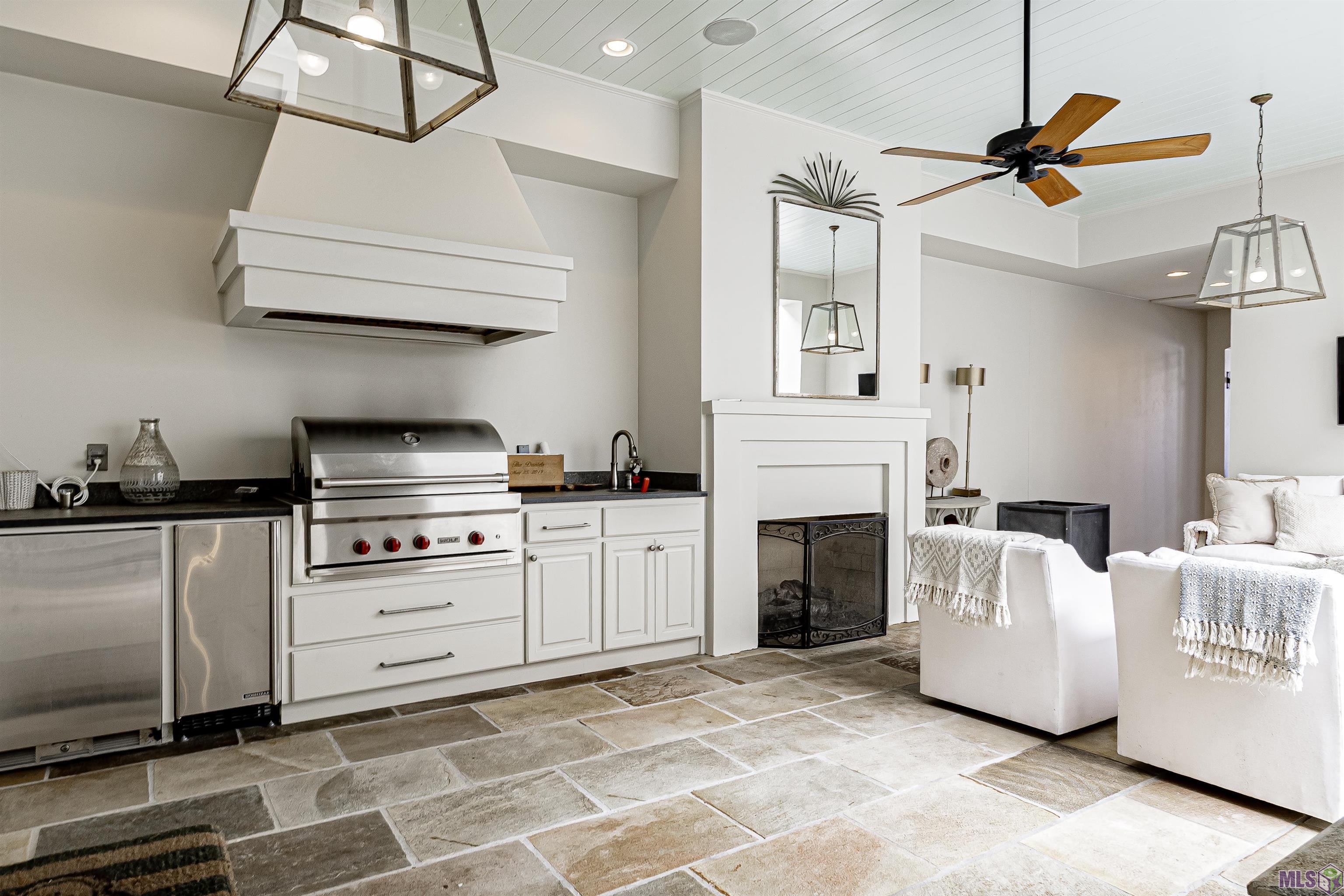 10 Country Club Place Baton Rouge, LA 70809 - Photo 4 of 35 Outdoor Kitchen