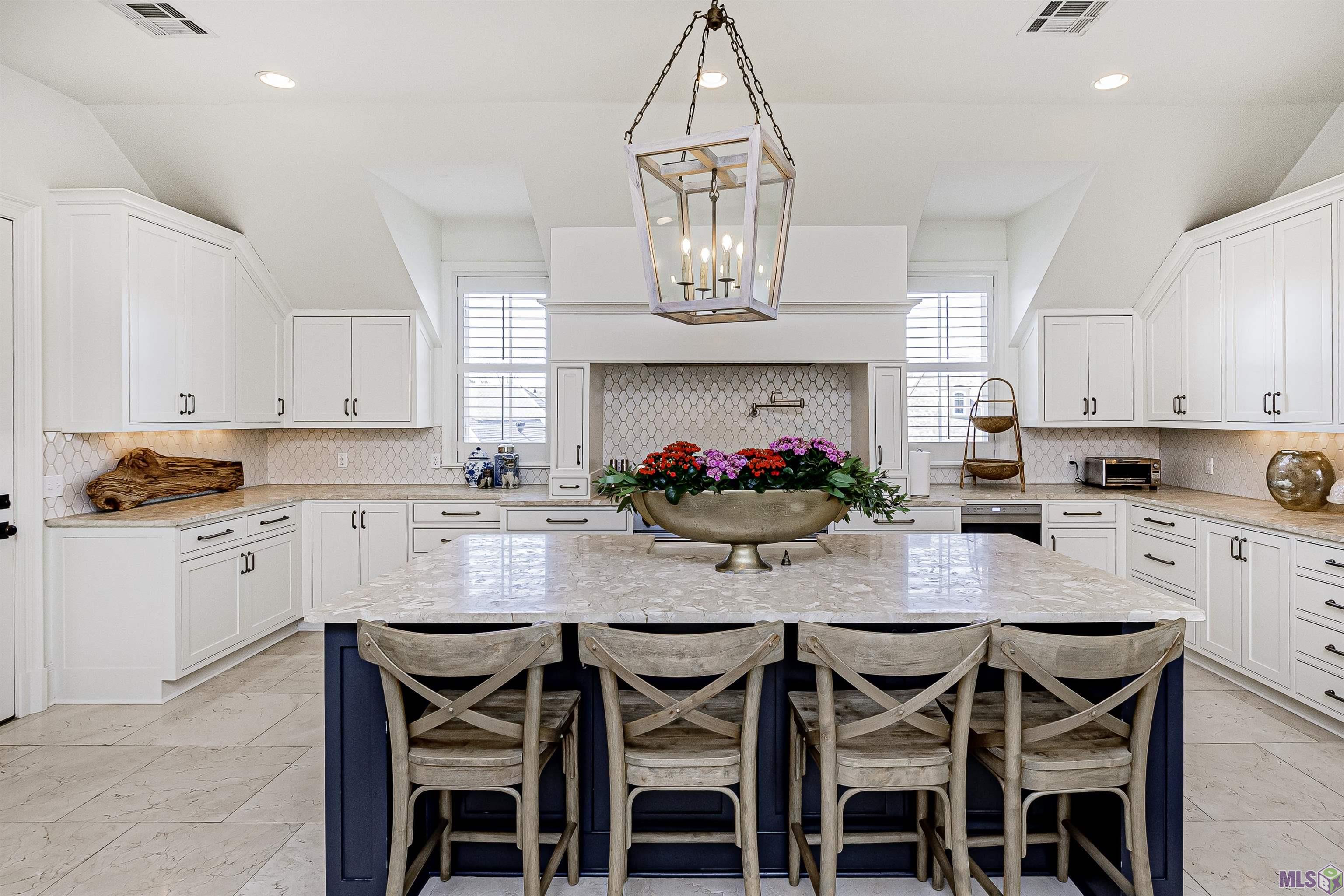 10 Country Club Place Baton Rouge, LA 70809 - Photo 8 of 36 Barstool Seating at Kitchen Island