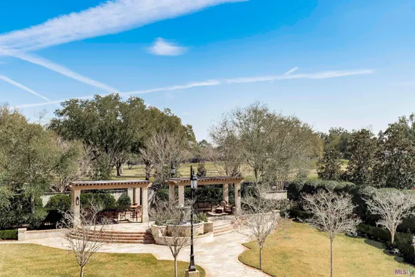 $1,290,000 | 10 Country Club Place, Baton Rouge, LA 70809