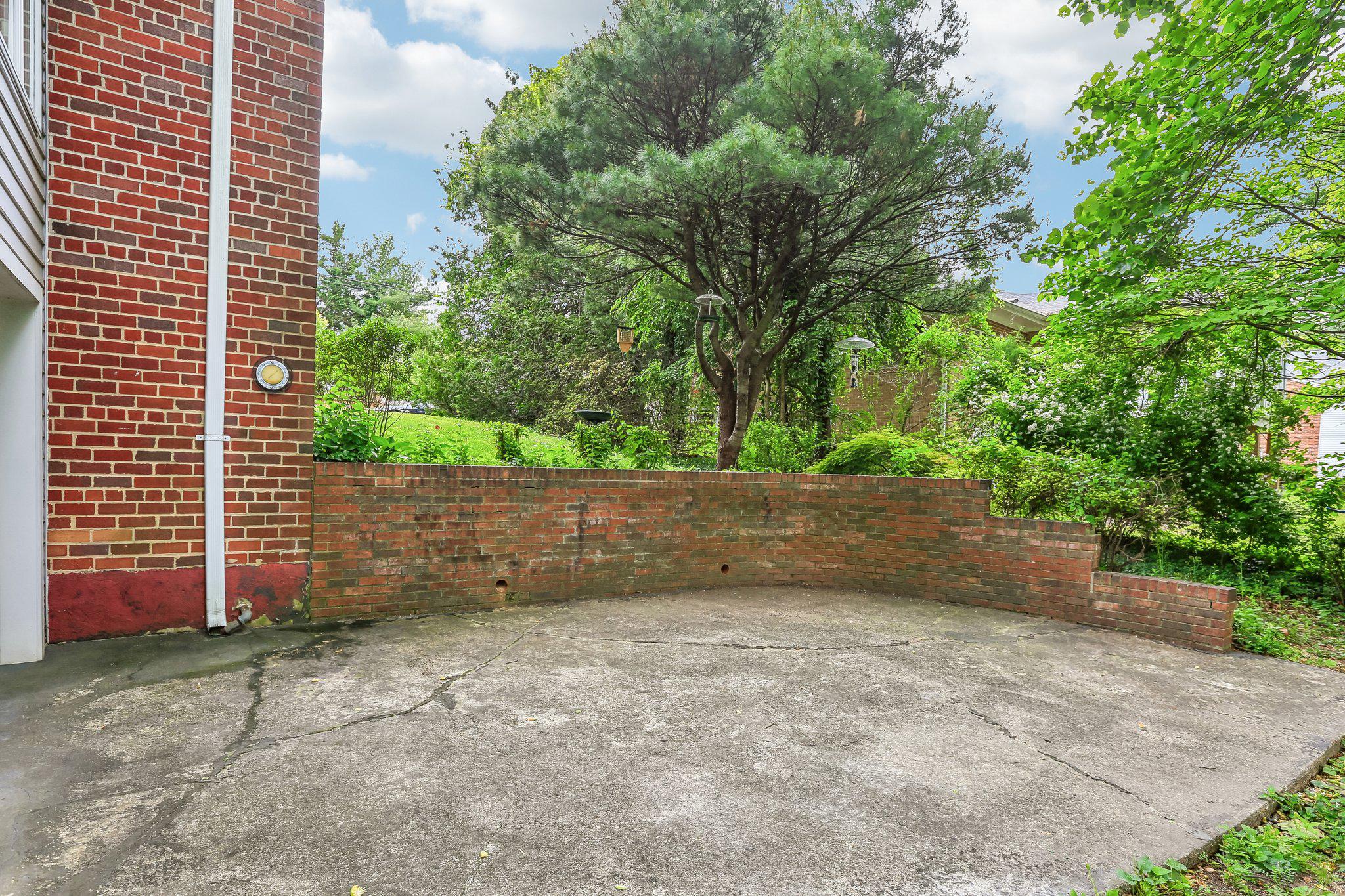 221 Patuxent Road Laurel, MD 20707 - Photo 27 of 33 Secluded outdoor space with greenery.