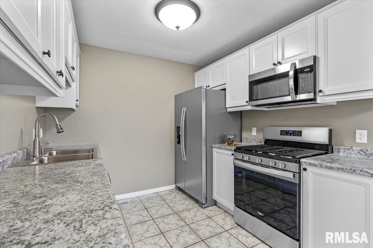 2409 Basil Drive Springfield, IL 62707 - Photo 10 of 31 Gallery Image 10