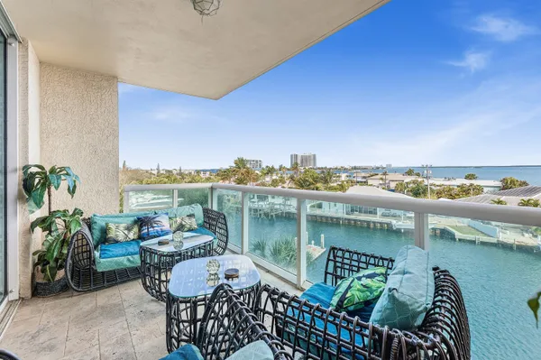 $3,800 | 2650 Lake Shore Drive, Unit 401, Riviera Beach, FL 33404