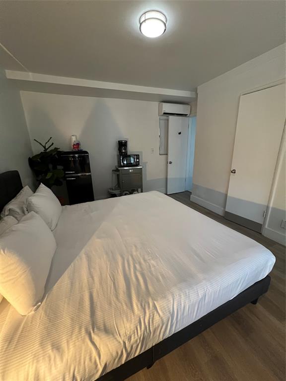 2100 Northeast 33rd Avenue, Unit GS A Fort Lauderdale, FL 33305 - Photo 6 of 12 a bedroom with a bed and window