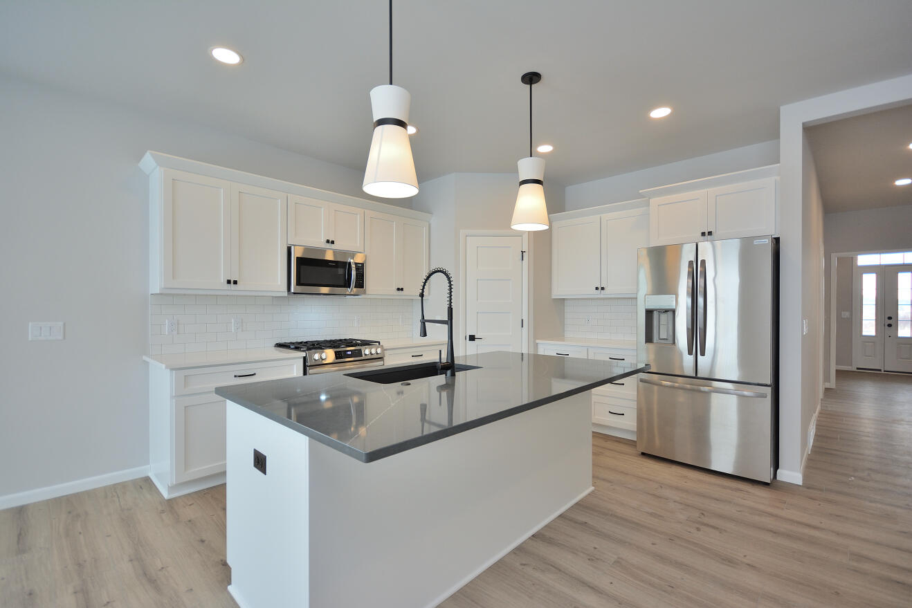 1021 Elderberry Road Oconomowoc, WI 53066 - Photo 14 of 26 80 ARWT (15)