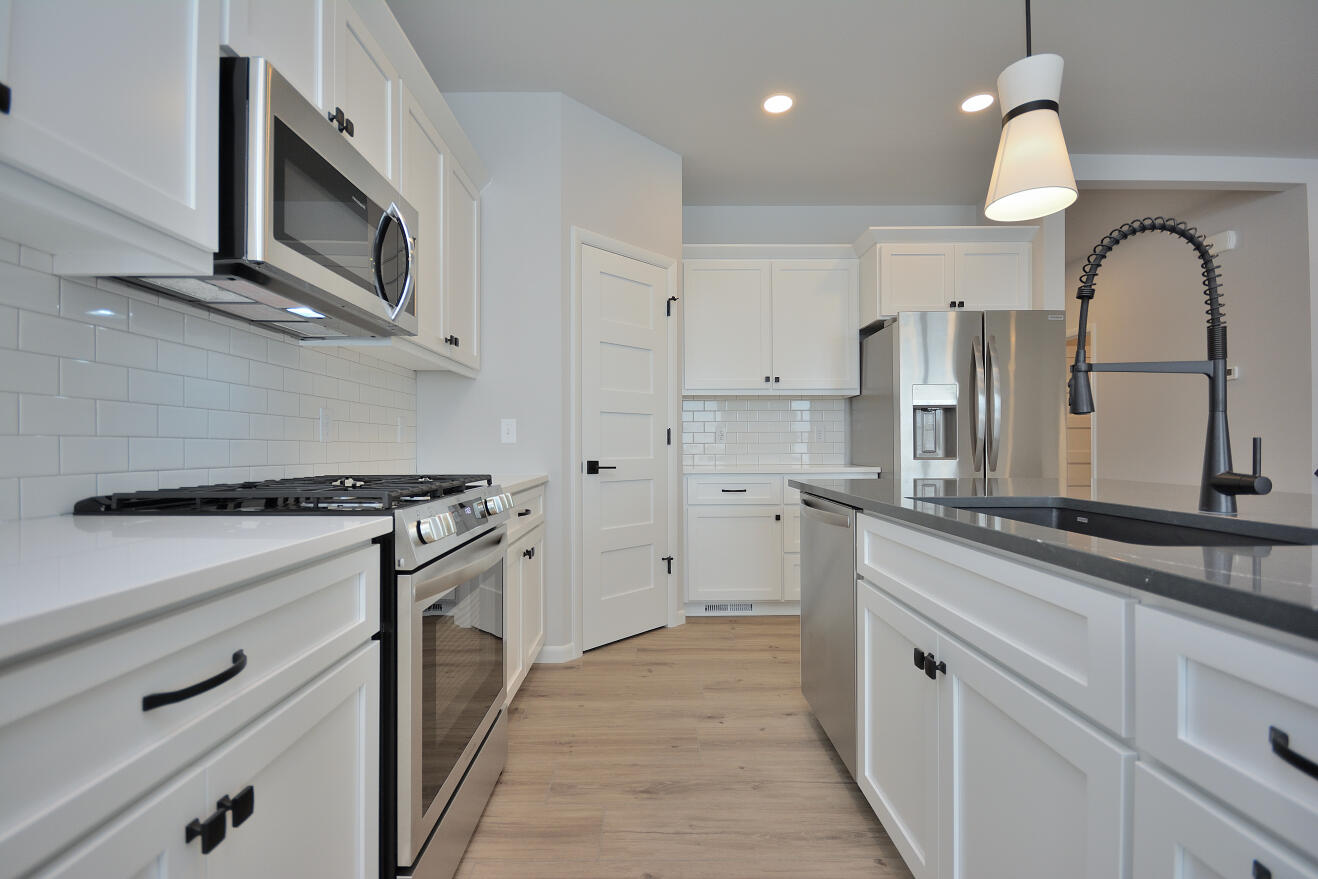 1021 Elderberry Road Oconomowoc, WI 53066 - Photo 15 of 26 80 ARWT (16)