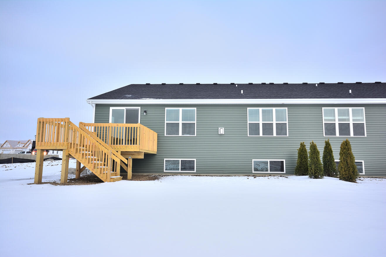 1021 Elderberry Road Oconomowoc, WI 53066 - Photo 2 of 26 80 ARWT (2)