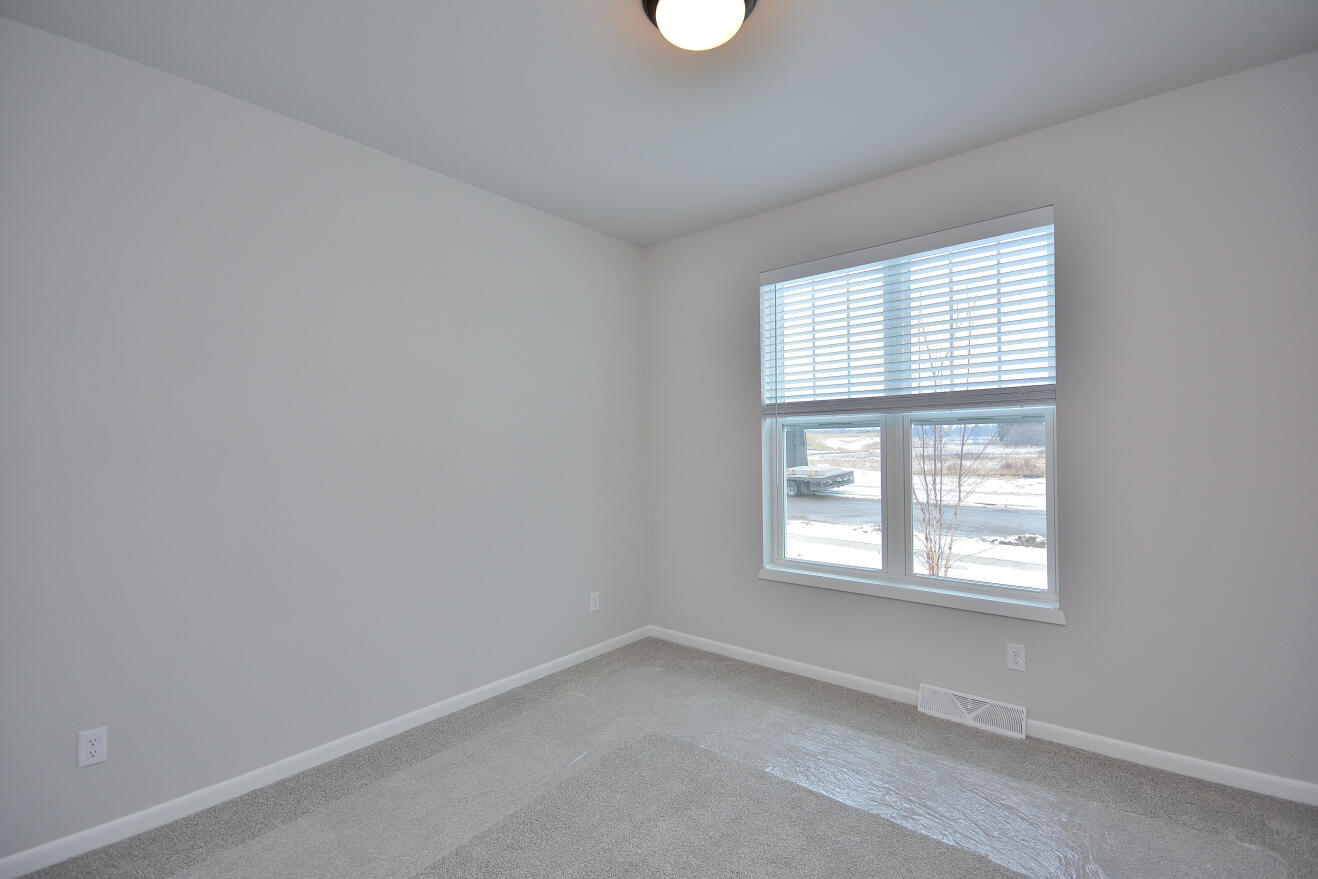 1021 Elderberry Road Oconomowoc, WI 53066 - Photo 4 of 26 80 ARWT (5)