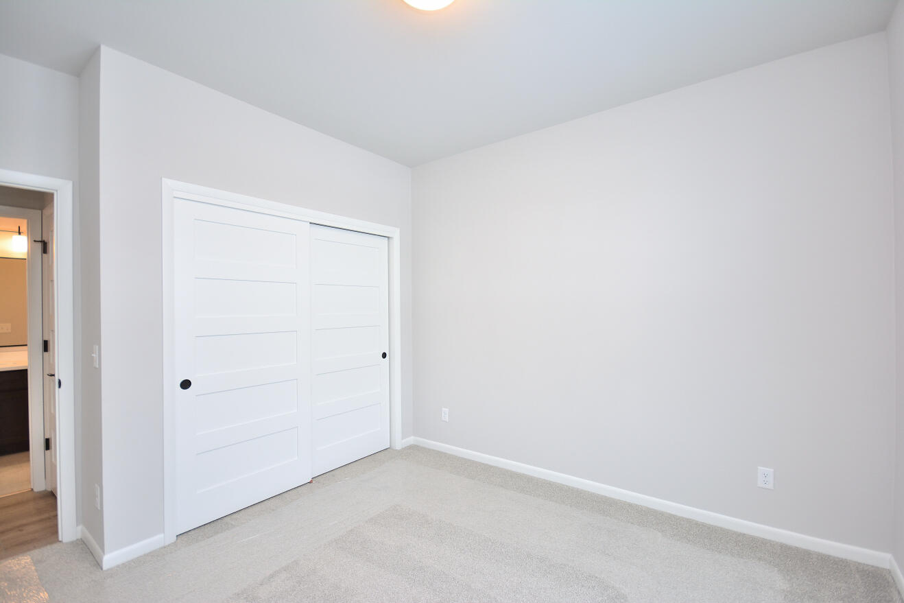 1021 Elderberry Road Oconomowoc, WI 53066 - Photo 5 of 26 80 ARWT (6)