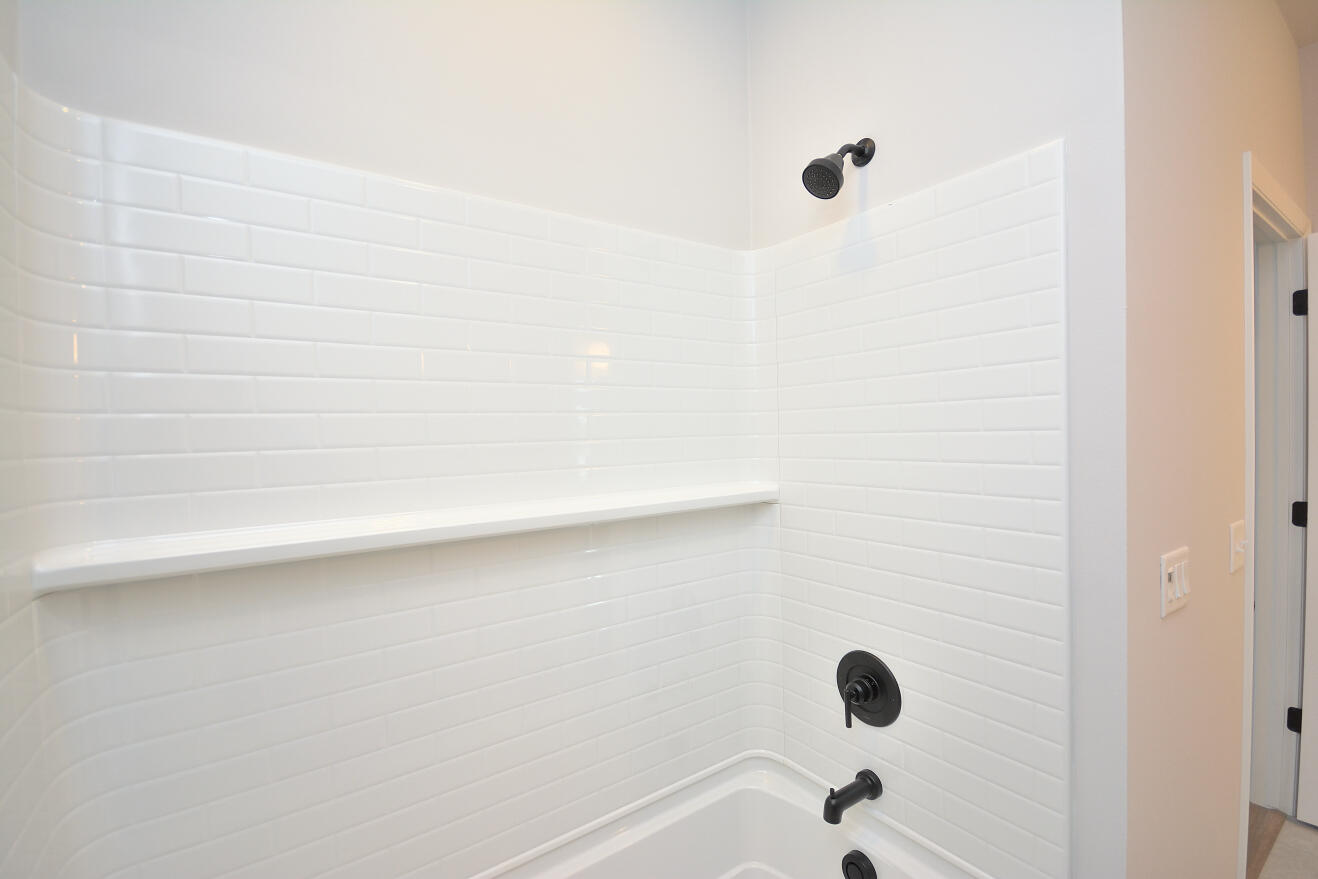 1021 Elderberry Road Oconomowoc, WI 53066 - Photo 7 of 26 80 ARWT (8)