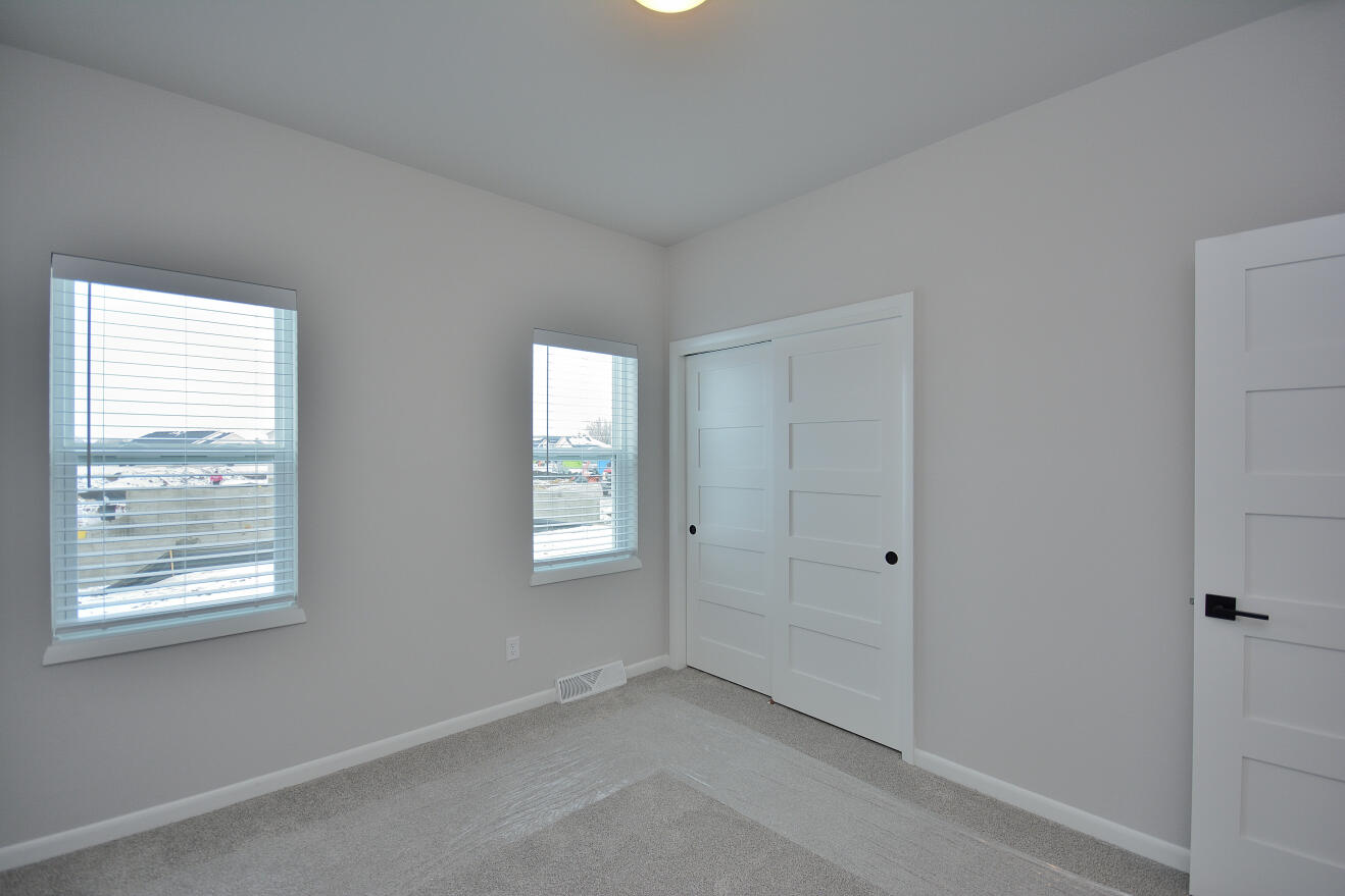 1021 Elderberry Road Oconomowoc, WI 53066 - Photo 9 of 26 80 ARWT (10)