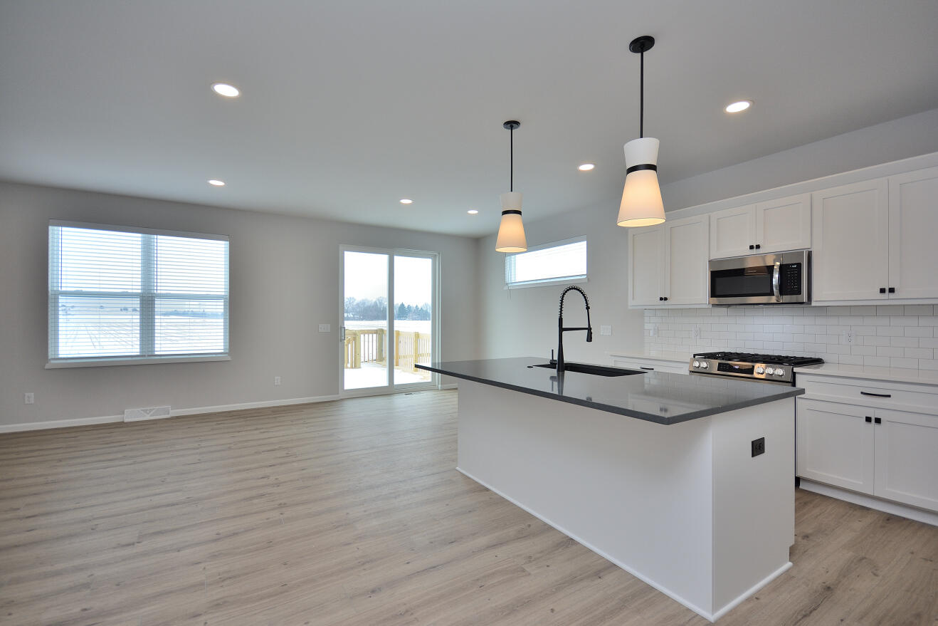 1021 Elderberry Road Oconomowoc, WI 53066 - Photo 10 of 26 80 ARWT (11)