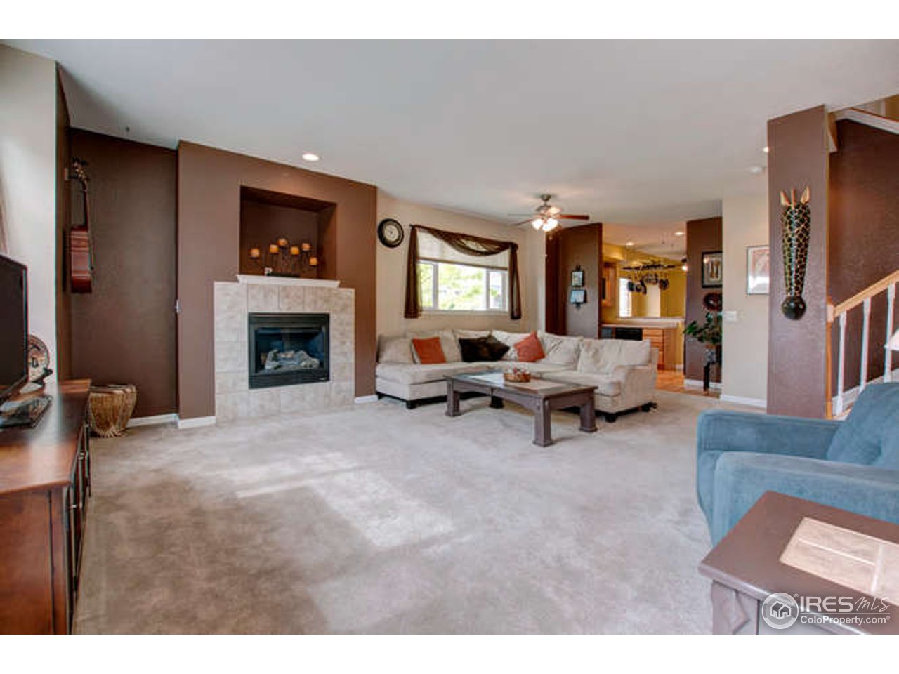 4202 Riley Drive Longmont, CO 80503 - Photo 3 of 25 living room