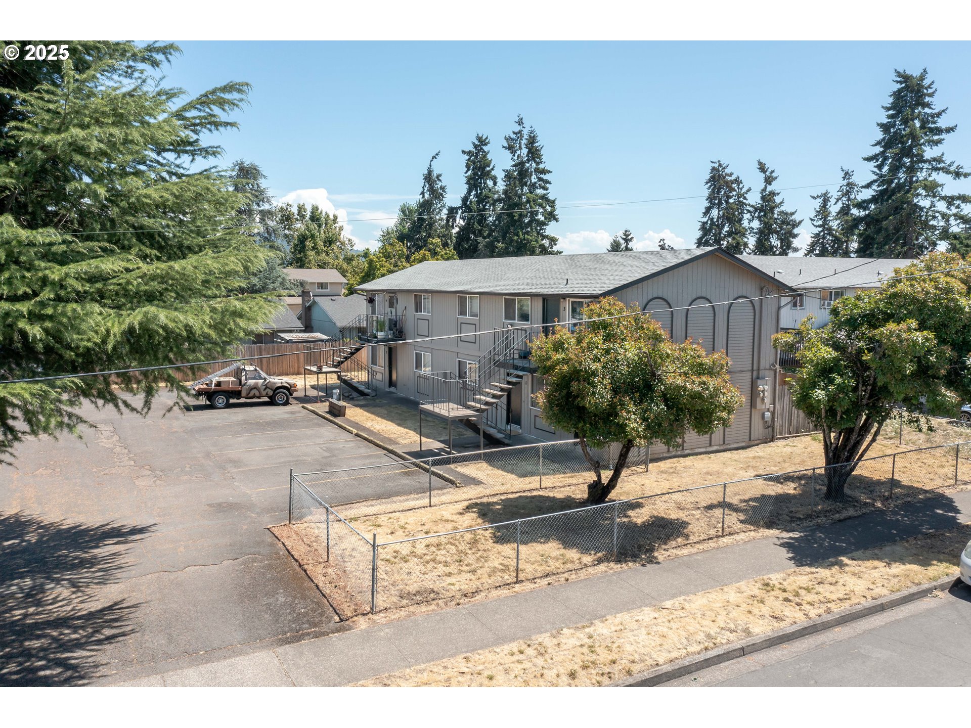 231 South 40th Street Springfield, OR 97478 - Photo 4 of 19 a view of multiple houses with a street