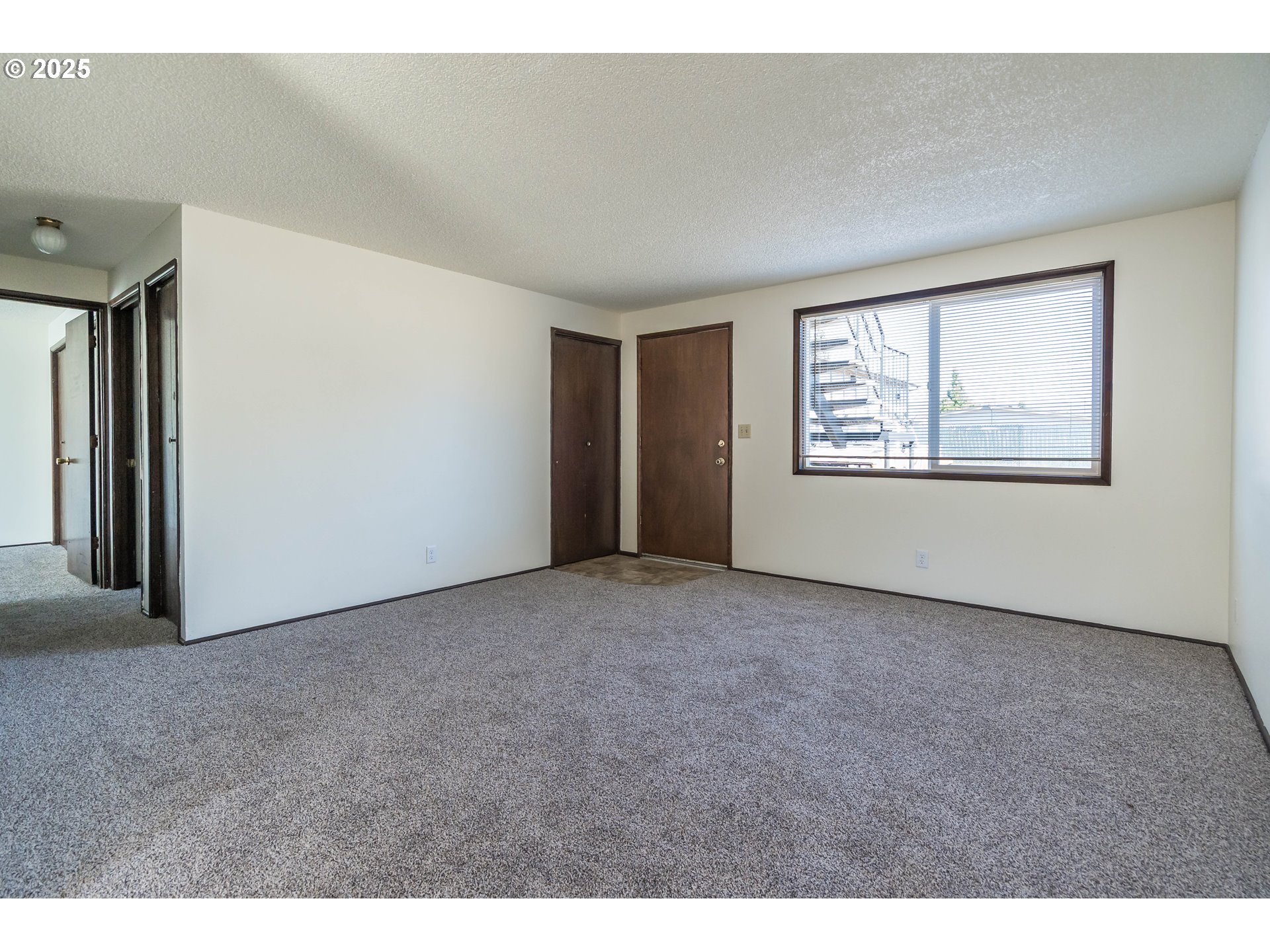 231 South 40th Street Springfield, OR 97478 - Photo 7 of 19 a view of an empty room with windows