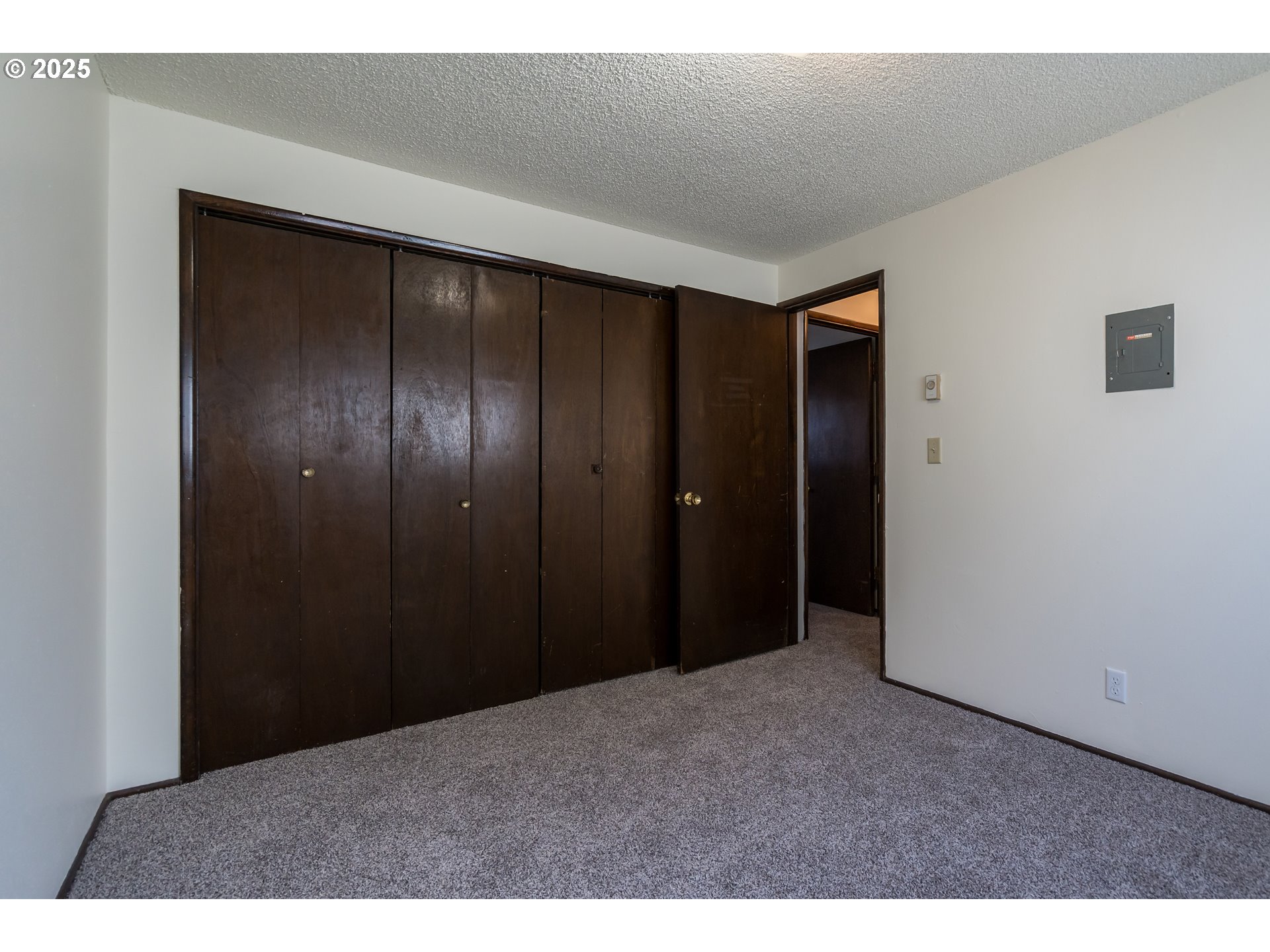 231 South 40th Street Springfield, OR 97478 - Photo 9 of 19 a view of an empty room